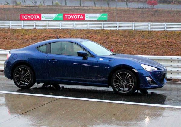 Mobil Pengusir Kebosanan