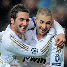 Pilih Higuain atau Benzema, Mou?