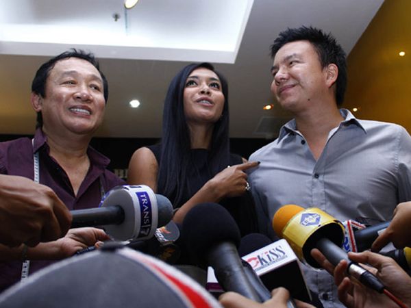 Jerry & Denada Siapkan Baju Pernikahan  