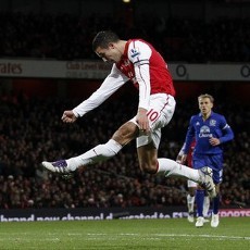Van Persie Kembali Menangkan Arsenal