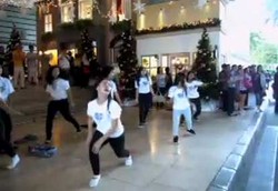 Aksi Lepas Kemeja dan Joget Spontan Para ABG Peduli AIDS