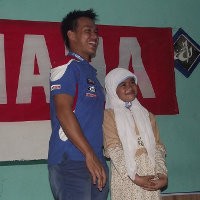 Doni Tata Dikerubuti Fans dari Panti Asuhan