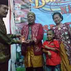 Pasangan 25 Cucu Ikut Nikah Massal