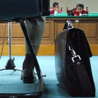 Hakim Tambah Hukuman Gubernur Sumut Nonaktif Jadi 4 Tahun Bui