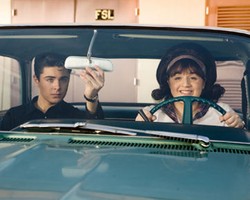 Demi Biaya Hidup, Bintang HairSpray Jadi Pegawai Salon