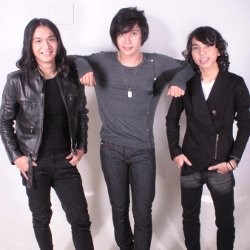 Raina: Musik Indonesia dengan Gaya ala CNBlue