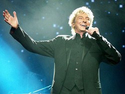 Alami Robek Otot di Pinggul, Barry Manilow Masuk Rumah Sakit