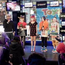 2NE1 Tampil di Hadapan 2 Ribu Fans New York