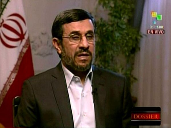 Ahmadinejad Tolak Serahkan Pesawat AS 