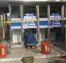 ATM BCA Dirusak Nyaris Dibobol Maling