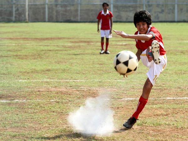 Aksi Emir Mahira di Garuda di Dadaku 2