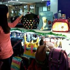 Tas Handmade Rumah Warna yang Unik 