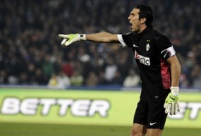 Buffon Belum Mau Bicarakan Scudetto