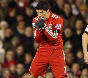 Johnson: Suarez Takkan Terpengaruh Kontroversi