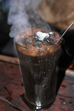 Malam yang Spesial di Angkringan Lik Man