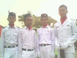 hiking ke puncak gunung sireum