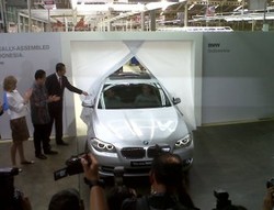 Penjualan Mobil Mewah Merangkak Naik