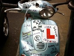 Vespa Milik Mantan Pacar Dicoret-coret