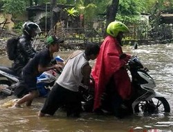 Pertolongan Pertama Motor Mogok karena Banjir