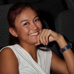 Kebaya Jadi Inspirasi Agnes Monica Gelapkan Kulit