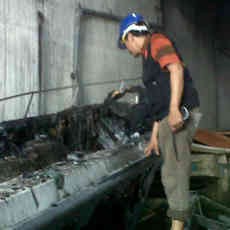 Kapal Fiber di Gudang Margomulyo Terbakar, 6 Pekerja Luka