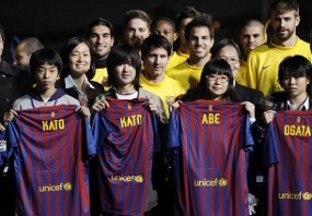 Barca Temui Anak-anak Korban Gempa Jepang