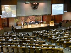 Hujan Interupsi Warnai Sidang RUU Jaminan Produk Halal
