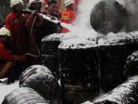 Gudang Oli Meledak, 4 Orang Terluka