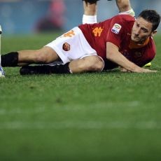 Totti Takkan Pernah Tinggalkan Roma
