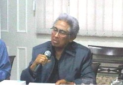 Adnan Buyung Nasution Tobat Jadi Perokok Pipa Karena Dikucilkan