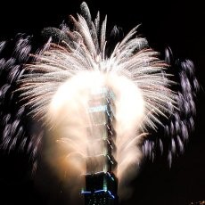 Kembang Api Spektakuler Mengisi Tahun Baru di Taipei