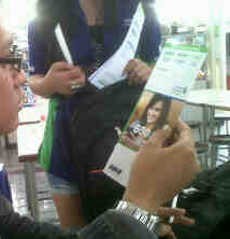 Hadiah dan Rok Mini Jadi Bumbu Bank Tawarkan Kartu Kredit