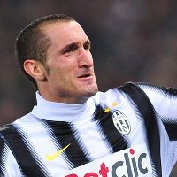 Chiellini Ingin Jadi Bek Tengah Lagi