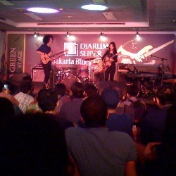 Panggung Kecil JBF 2011 Tak Sanggup Tampung Fans Endah N Rhesa