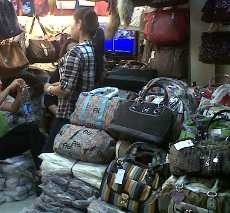 Tas KW Impor Korea Banjiri Tanah Abang