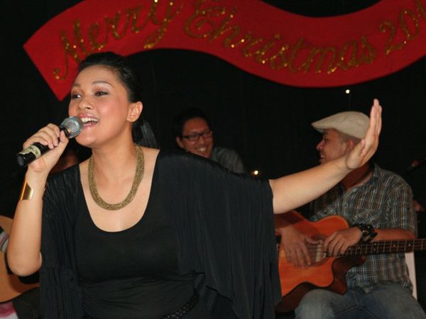 Ecoutez! Tampil dengan Vokalis Baru