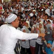 Haddad Alwi Hibur 1.000 Anak Yatim di Surabaya