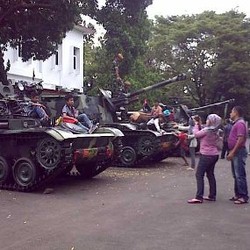 Kodam III Siliwangi Pamerkan Senjata dan Kendaraan TNI AD