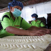 Menengok Pabrik Misua, Makanan yang Dipercaya Perlambang Panjang Umur