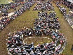 Penanaman 300 Bibit Pohon Tutup Honda Bikers Day 2011