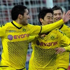 Dortmund Menang Telak, Leverkusen Kalah