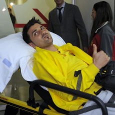 Senin, Villa Naik Meja Operasi