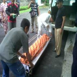 Terpeleset, Bocah Tewas Terlindas Truk 