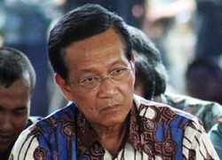 UGM Anugerahi Sultan HB X Doktor HC Bidang Kemanusiaan