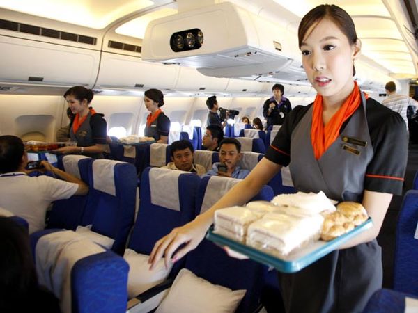 4 Waria Jadi Pramugari PC Air 