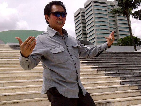 Pong Gagal Panjat Gedung Kura-kura DPR