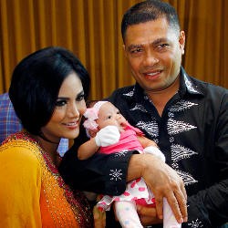Krisdayanti Gelar Upacara Adat Timor untuk Amora 