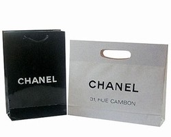 Tas Belanja Branded Palsu Jadi Tren di China