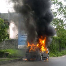 Nissan X-Trail Ludes Terbakar di Pasuruan