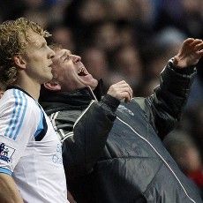 Dalglish: Mungkin Kita Bisa Otak-atik Tiang Gawangnya